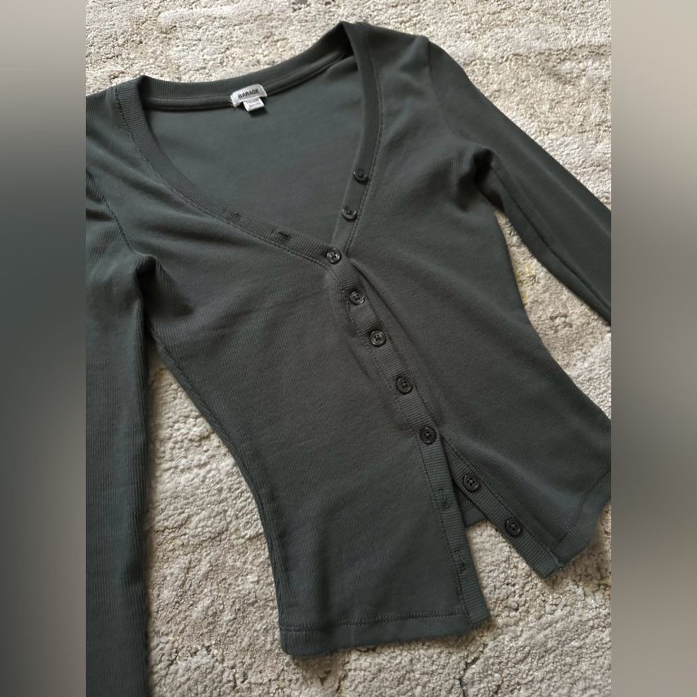 Button Long Sleeve - Picture 5 of 7